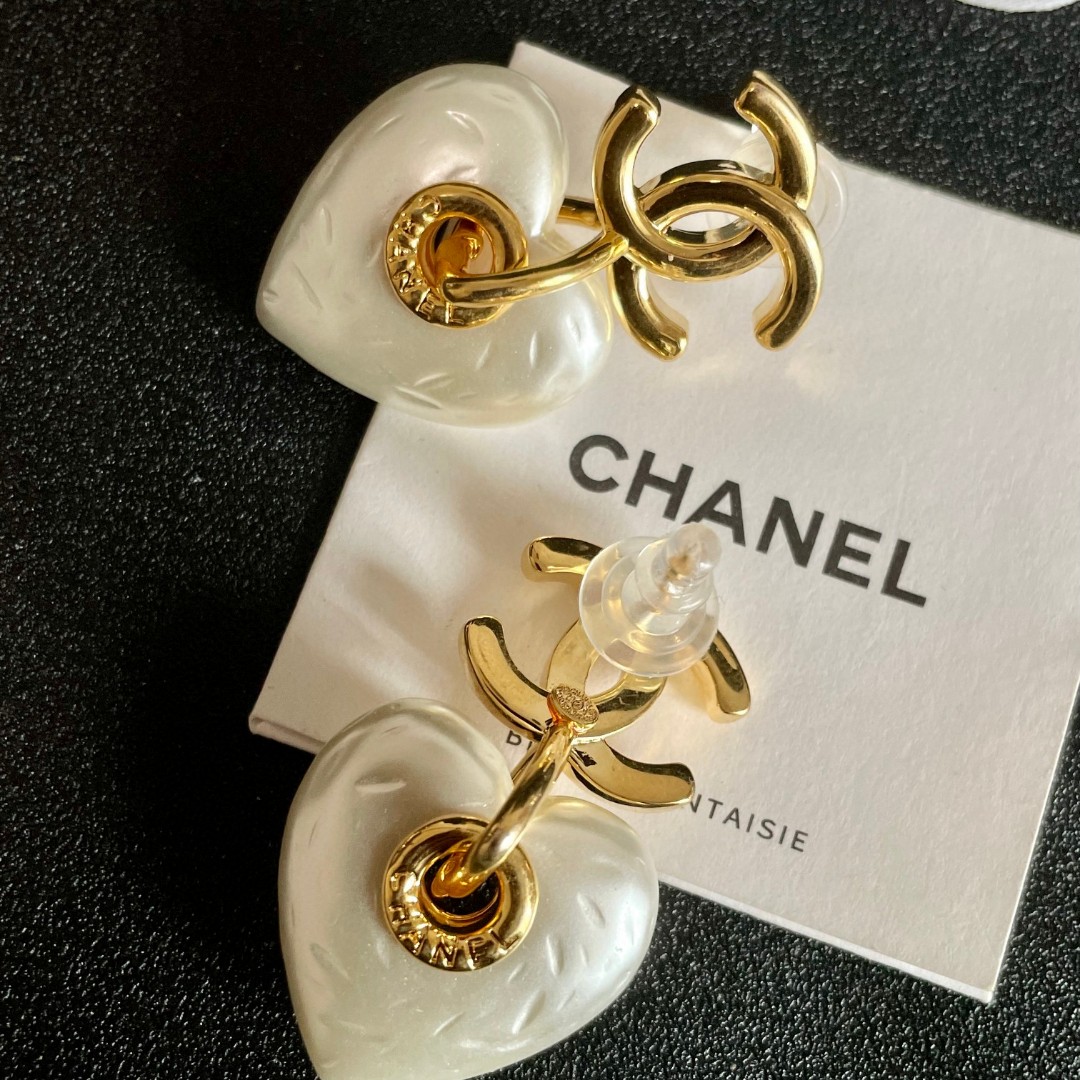  Chanel香奈儿 中古 耳钉👀小香家的款式真心无需多介绍😘🎶每一款都超好看，精致大方，非常显气质.