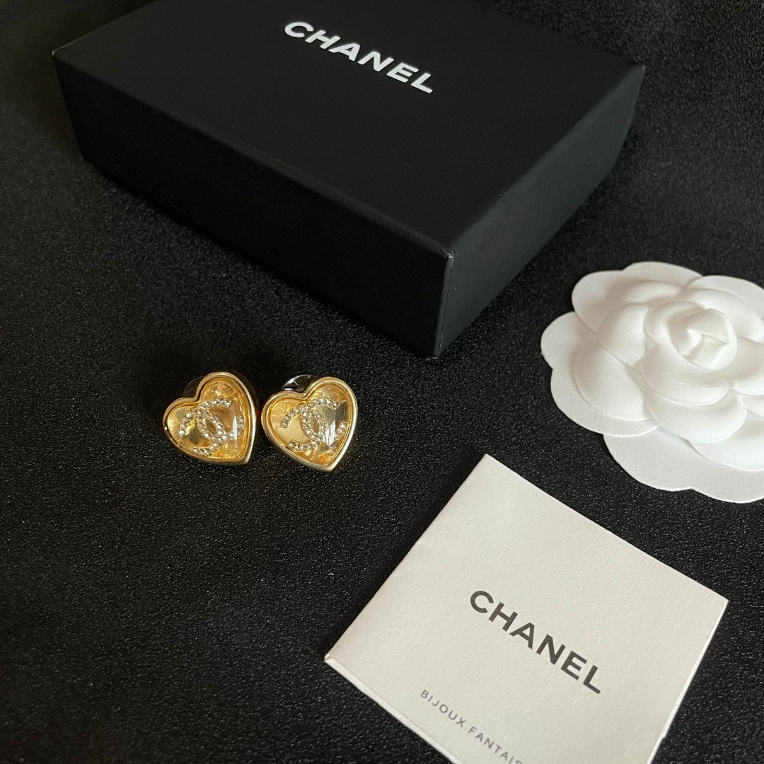  Chanel香奈儿 中古 耳钉👀小香家的款式真心无需多介绍😘🎶每一款都超好看，精致大方，非常显气质.