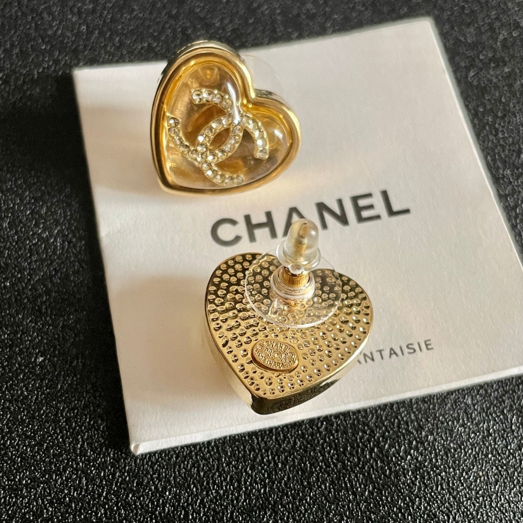  Chanel香奈儿 中古 耳钉👀小香家的款式真心无需多介绍😘🎶每一款都超好看，精致大方，非常显气质.