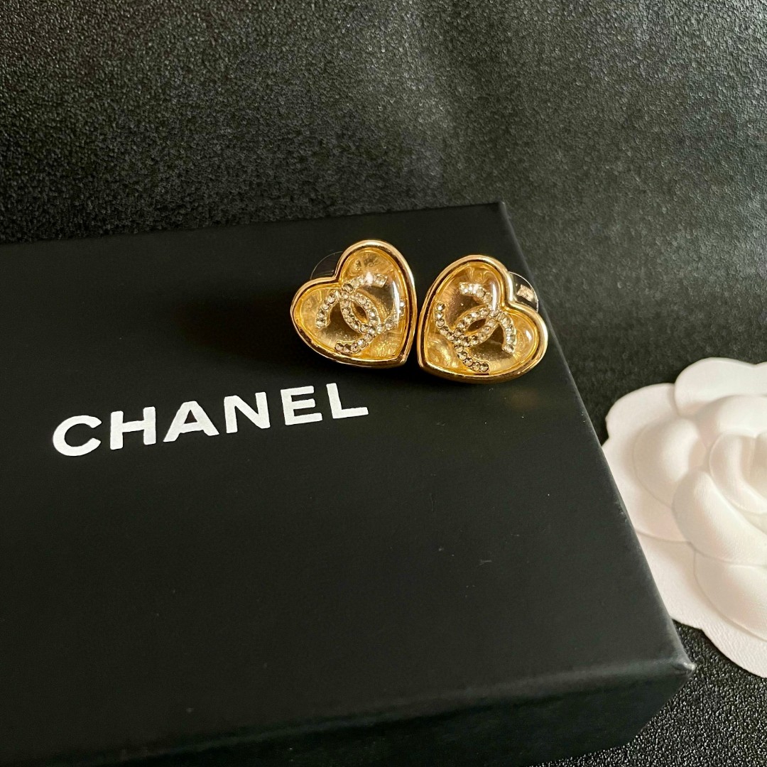  Chanel香奈儿 中古 耳钉👀小香家的款式真心无需多介绍😘🎶每一款都超好看，精致大方，非常显气质.