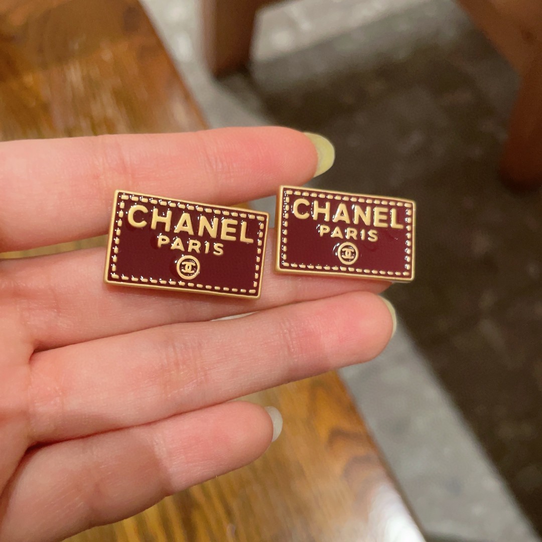 Chanel香奈儿 中古 耳钉👀小香家的款式真心无需多介绍😘🎶每一款都超好看，精致大方，非常显气质.