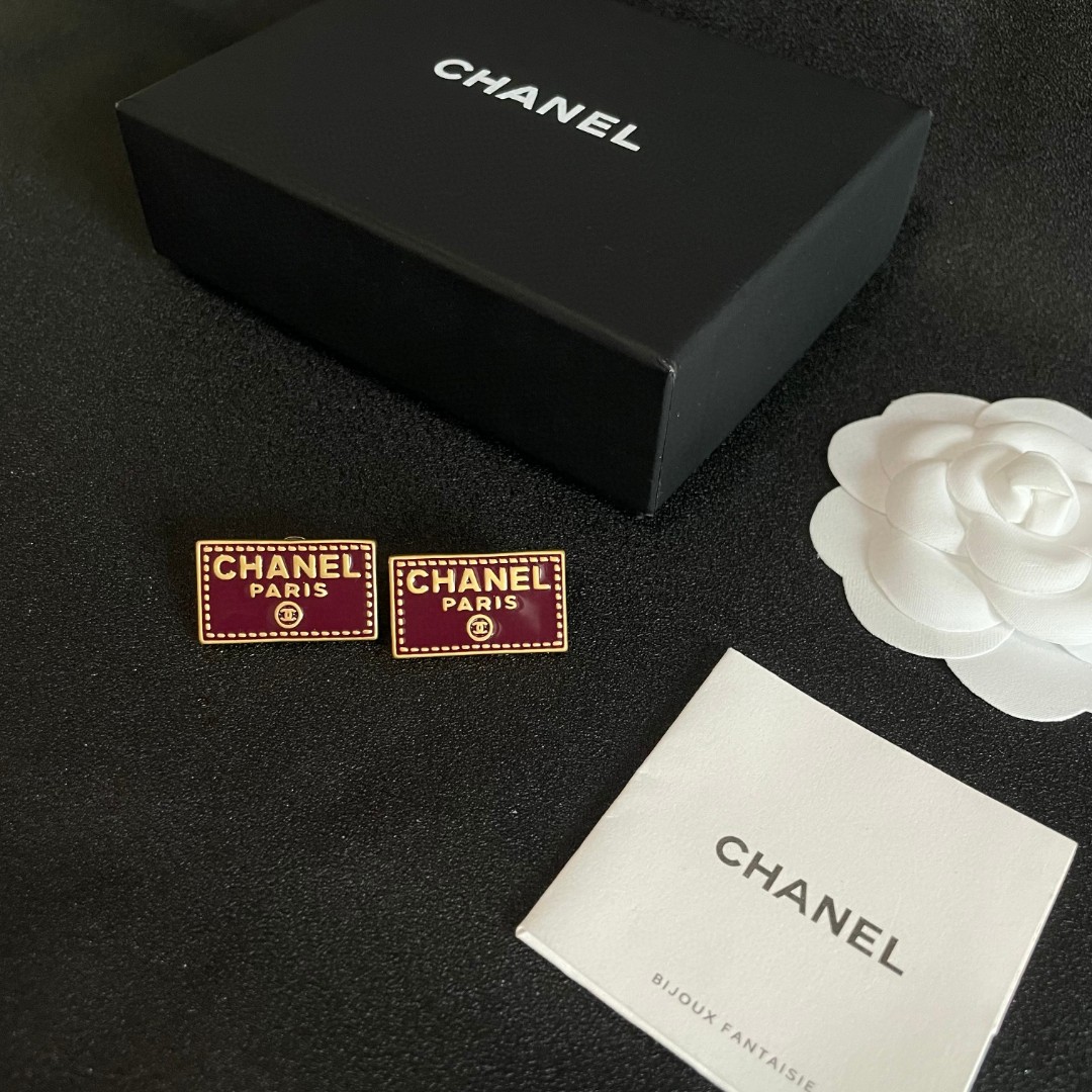  Chanel香奈儿 中古 耳钉👀小香家的款式真心无需多介绍😘🎶每一款都超好看，精致大方，非常显气质.