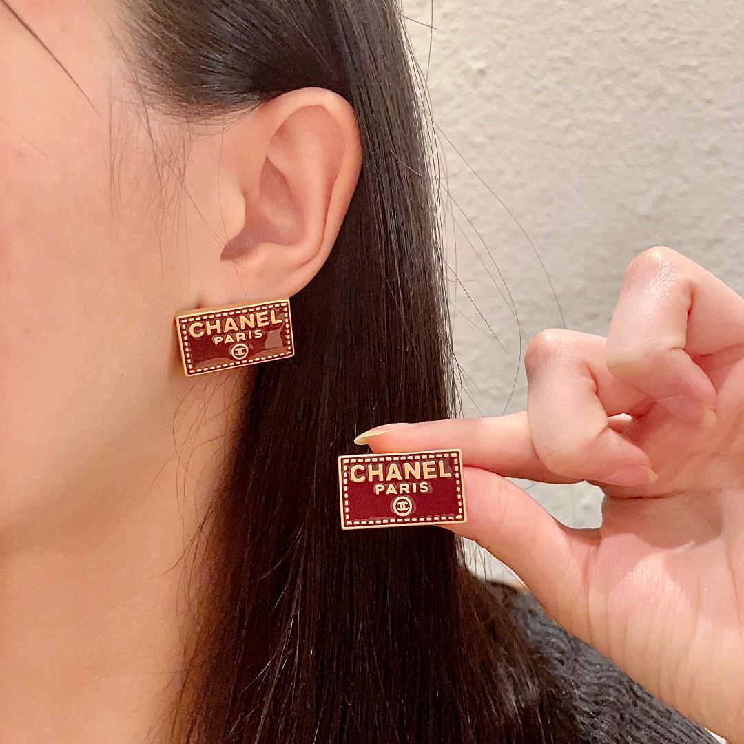  Chanel香奈儿 中古 耳钉👀小香家的款式真心无需多介绍😘🎶每一款都超好看，精致大方，非常显气质.