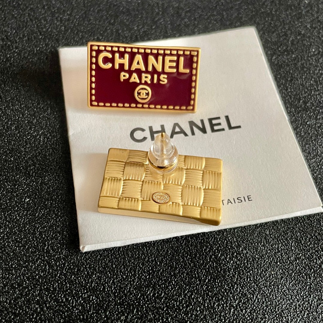  Chanel香奈儿 中古 耳钉👀小香家的款式真心无需多介绍😘🎶每一款都超好看，精致大方，非常显气质.