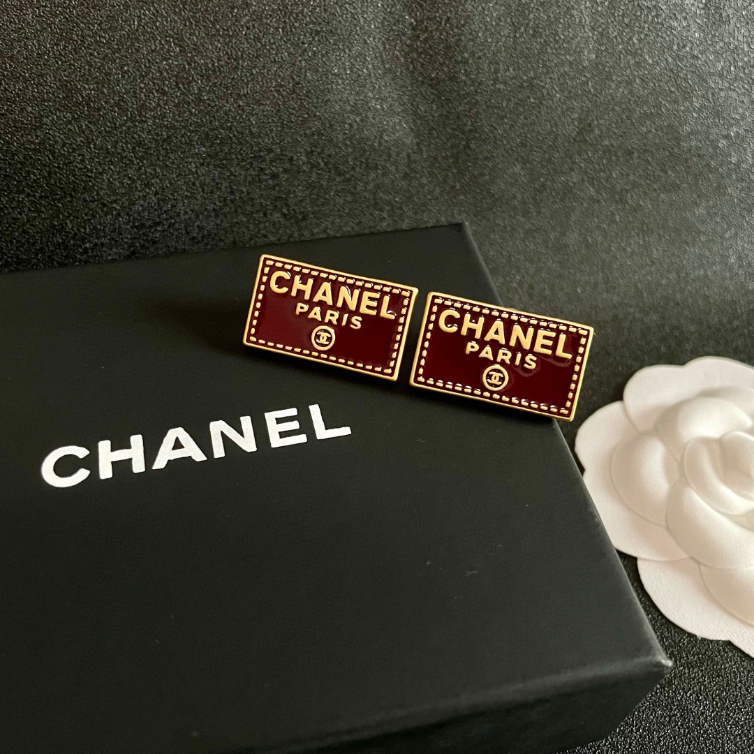  Chanel香奈儿 中古 耳钉👀小香家的款式真心无需多介绍😘🎶每一款都超好看，精致大方，非常显气质.