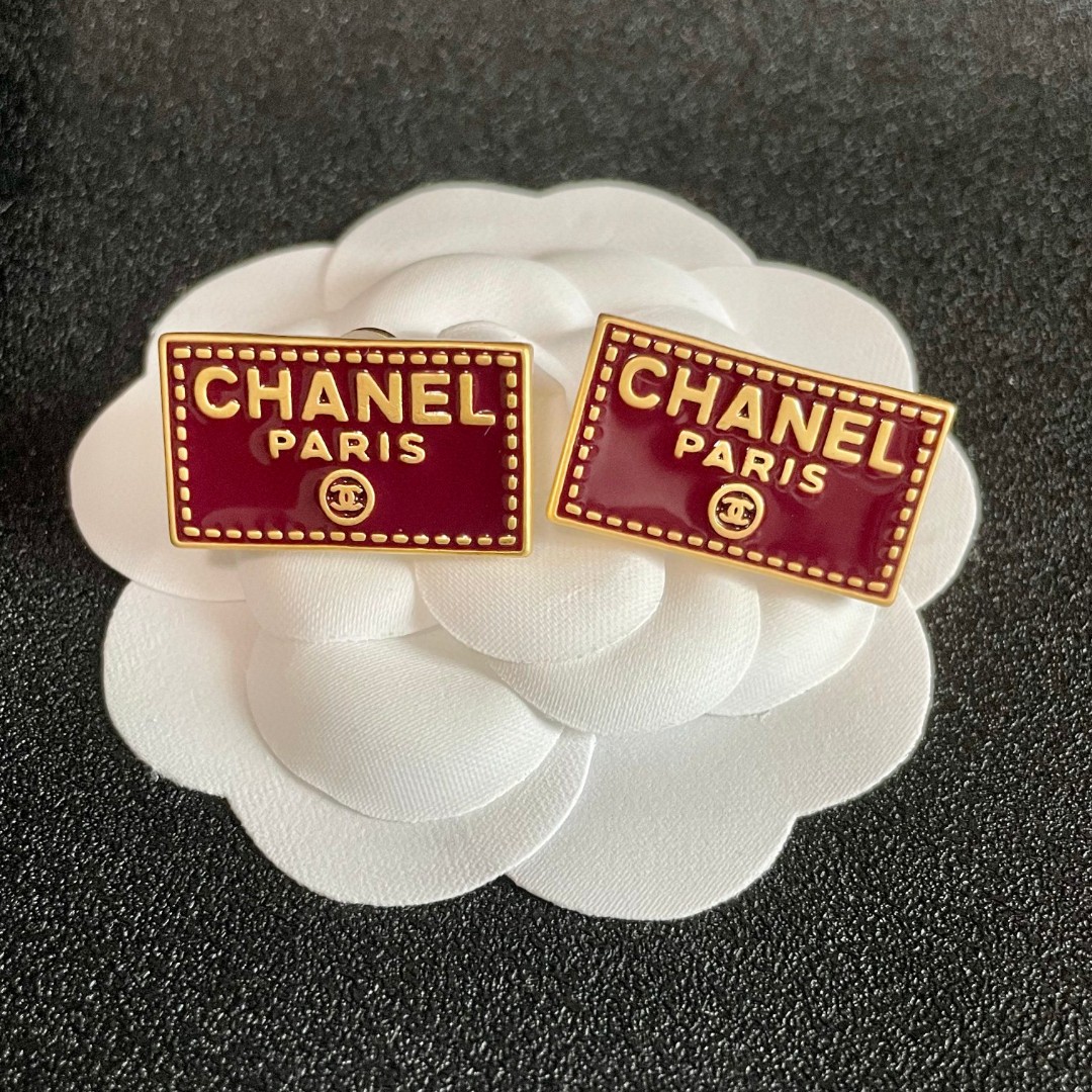  Chanel香奈儿 中古 耳钉👀小香家的款式真心无需多介绍😘🎶每一款都超好看，精致大方，非常显气质.