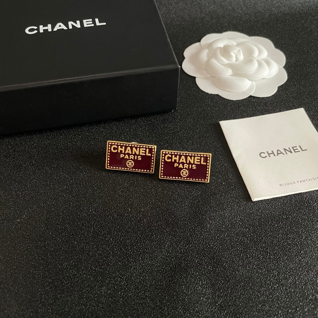  Chanel香奈儿 中古 耳钉👀小香家的款式真心无需多介绍😘🎶每一款都超好看，精致大方，非常显气质.
