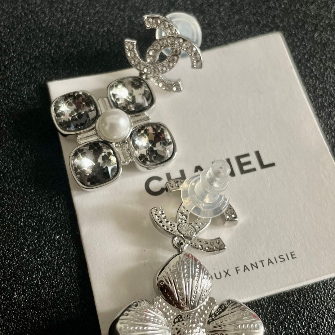  Chanel香奈儿 中古 耳钉👀小香家的款式真心无需多介绍😘🎶每一款都超好看，精致大方，非常显气质.