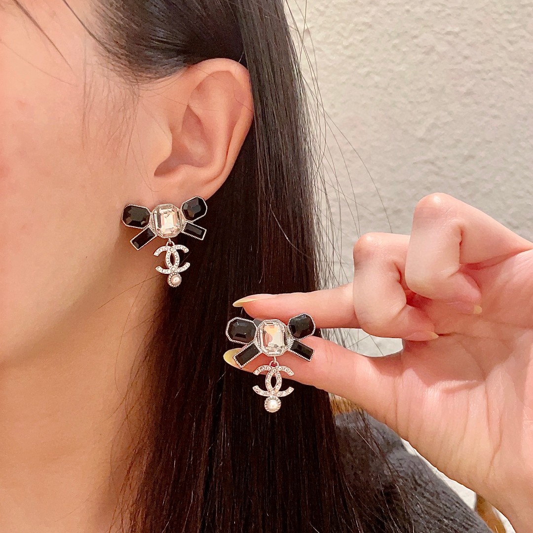  Chanel香奈儿 中古 耳钉👀小香家的款式真心无需多介绍😘🎶每一款都超好看，精致大方，非常显气质.