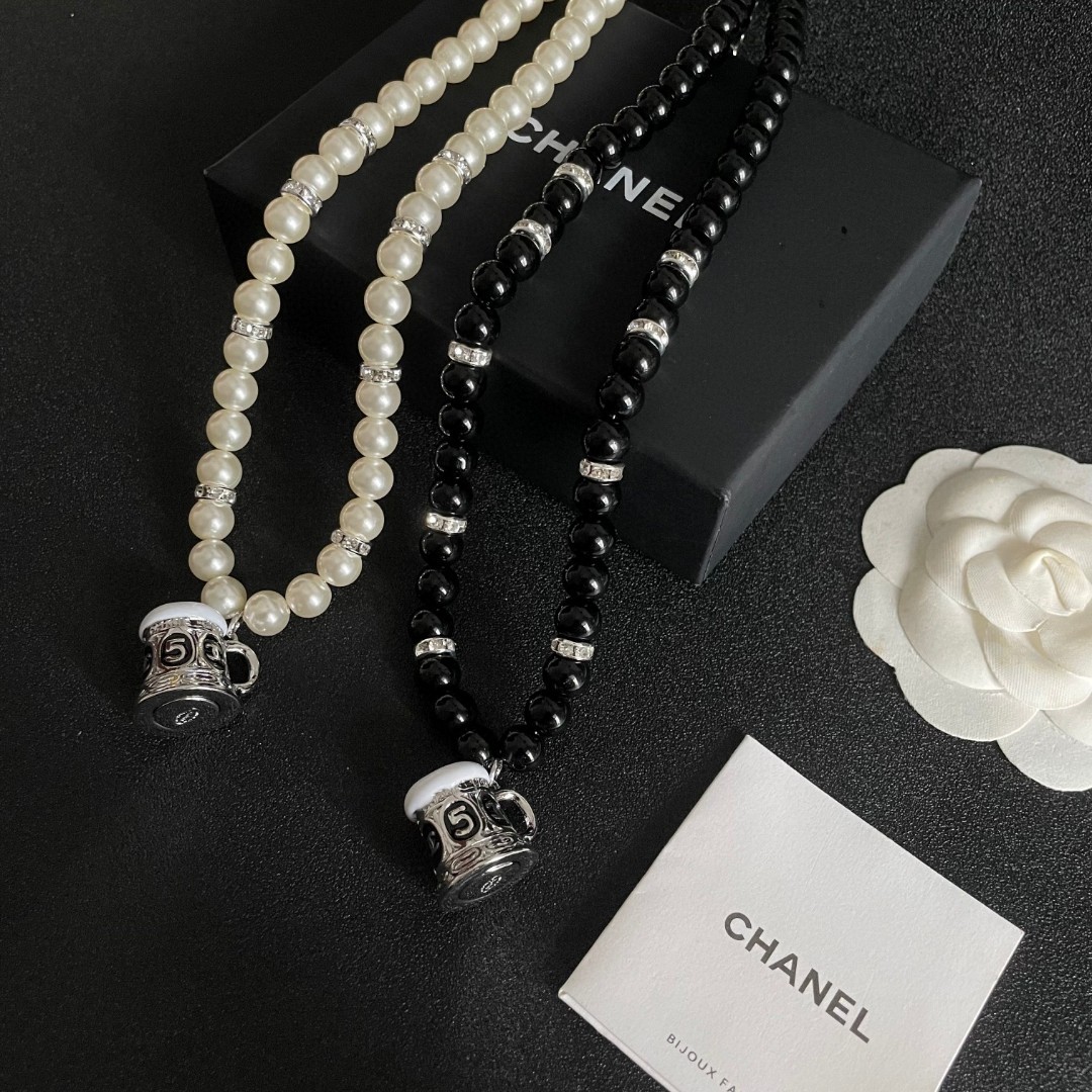  Chanel香奈儿 中古 项链👀小香家的款式真心无需多介绍😘🎶每一款都超好看，精致大方，非常显气质.