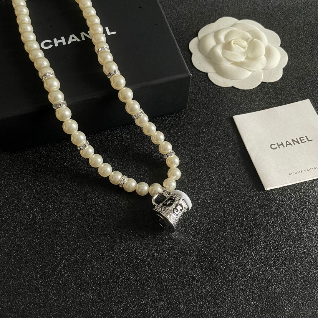  Chanel香奈儿 中古 项链👀小香家的款式真心无需多介绍😘🎶每一款都超好看，精致大方，非常显气质.