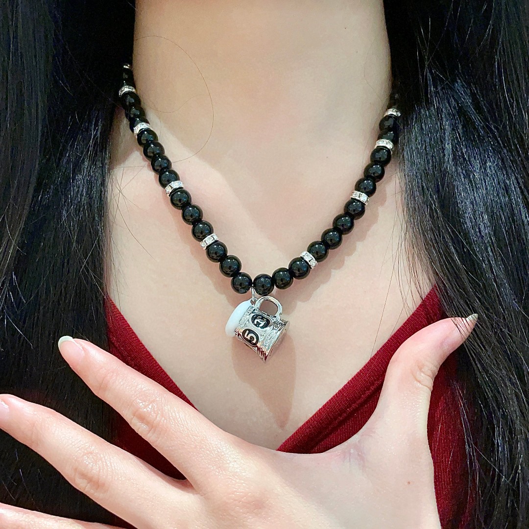  Chanel香奈儿 中古 项链👀小香家的款式真心无需多介绍😘🎶每一款都超好看，精致大方，非常显气质.