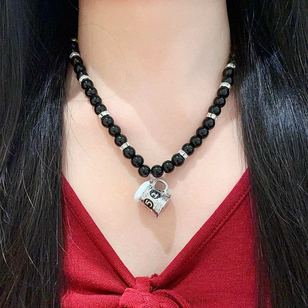  Chanel香奈儿 中古 项链👀小香家的款式真心无需多介绍😘🎶每一款都超好看，精致大方，非常显气质.