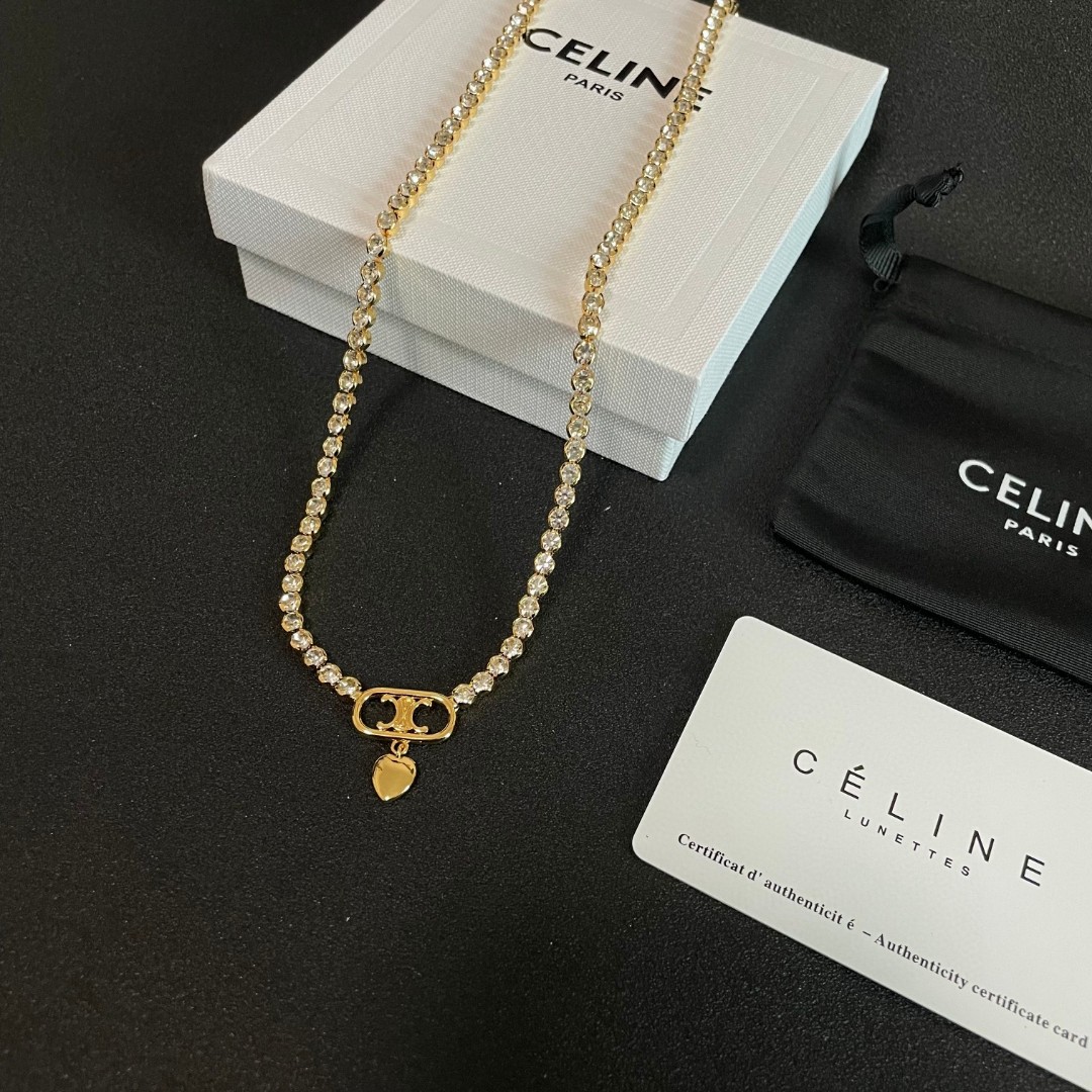  Celine 赛琳 项链 一直是简约时尚界的标杆大胆的设计 百看不厌▪️搭配起来更Fashion ✨.
