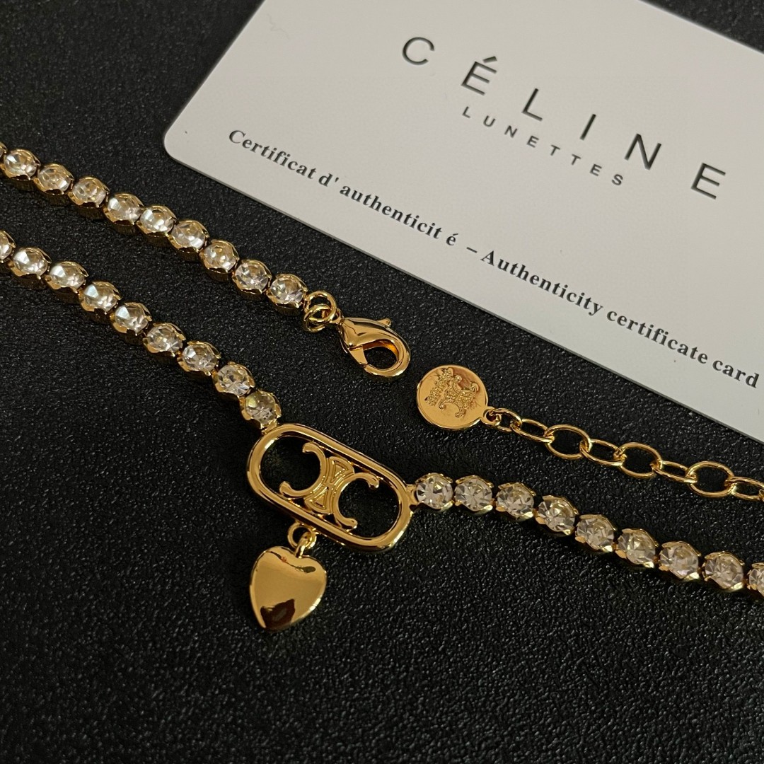  Celine 赛琳 项链 一直是简约时尚界的标杆大胆的设计 百看不厌▪️搭配起来更Fashion ✨.