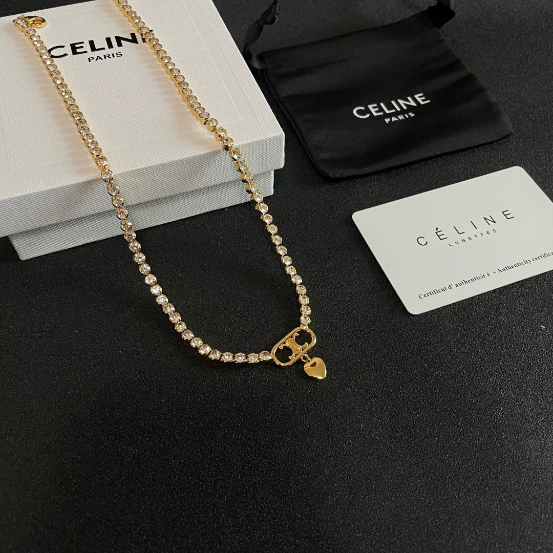  Celine 赛琳 项链 一直是简约时尚界的标杆大胆的设计 百看不厌▪️搭配起来更Fashion ✨.