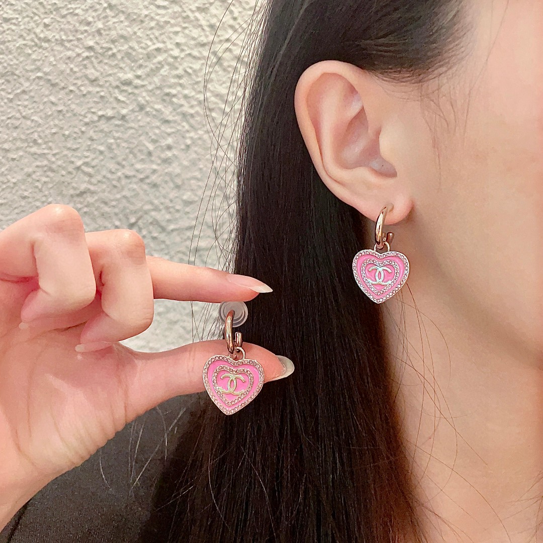  Chanel香奈儿 中古 双C耳钉👀原版复刻logo 小香家的款式真心无需多介绍😘🎶每一款都超好看，精