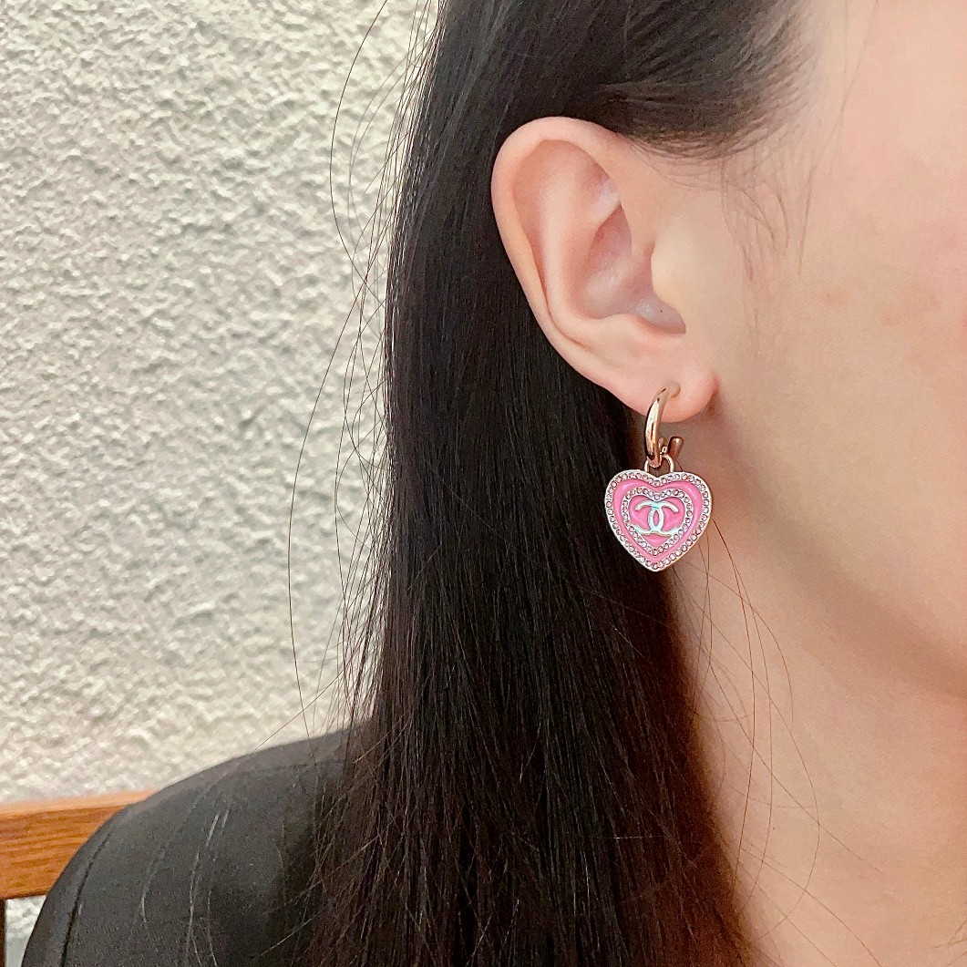  Chanel香奈儿 中古 双C耳钉👀原版复刻logo 小香家的款式真心无需多介绍😘🎶每一款都超好看，精