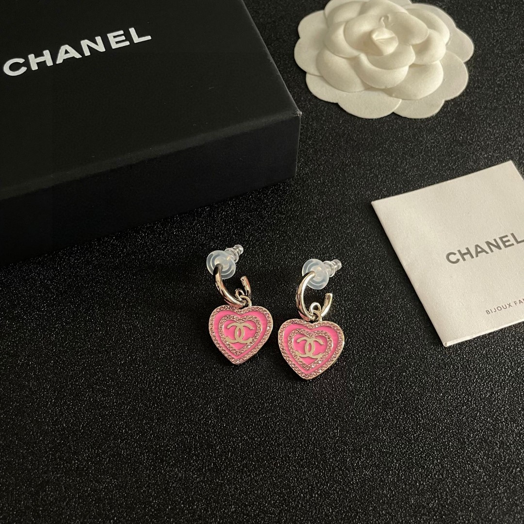 Chanel香奈儿 中古 双C耳钉👀原版复刻logo 小香家的款式真心无需多介绍😘🎶每一款都超好看，精