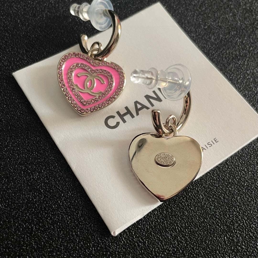  Chanel香奈儿 中古 双C耳钉👀原版复刻logo 小香家的款式真心无需多介绍😘🎶每一款都超好看，精