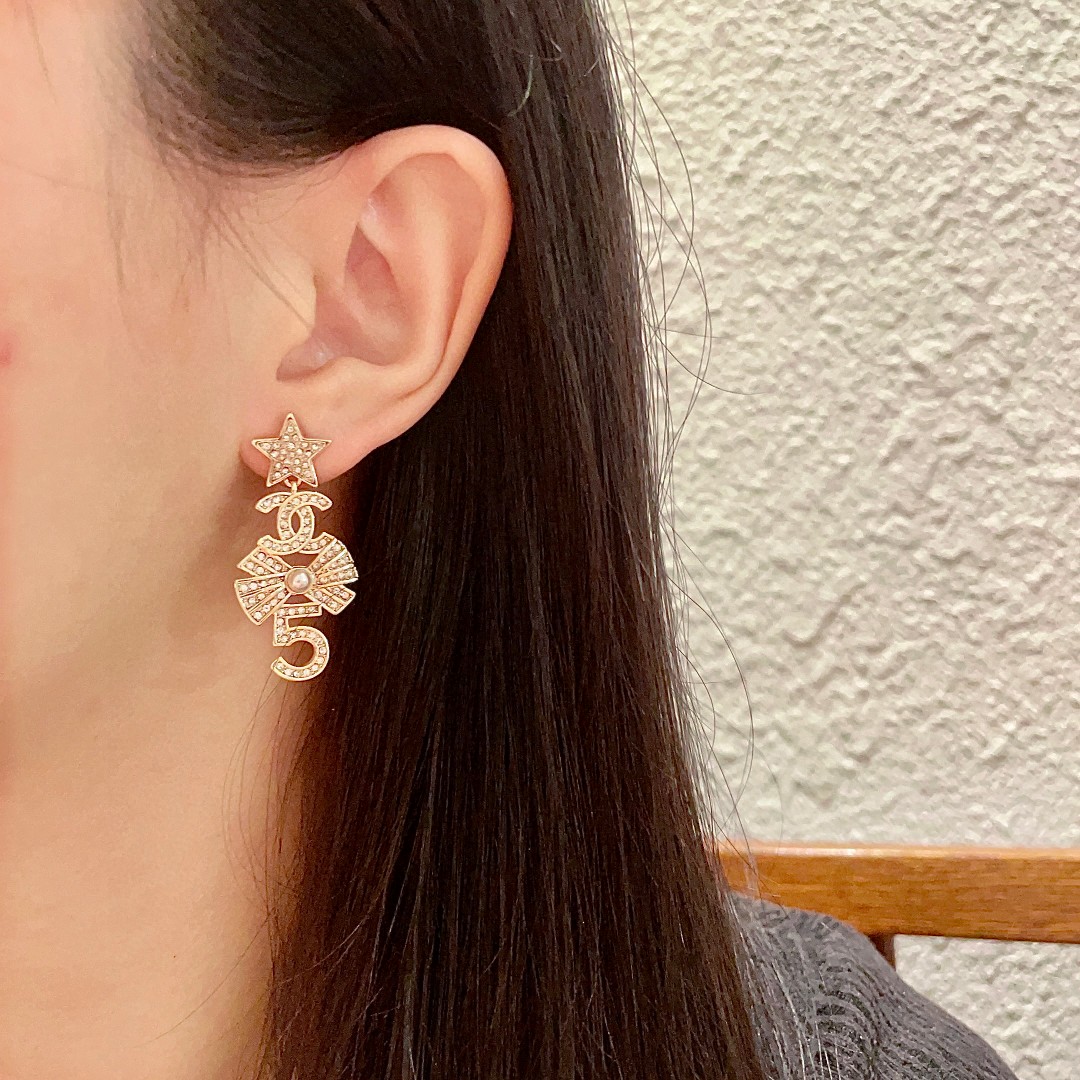  Chanel香奈儿 中古 耳钉👀小香家的款式真心无需多介绍😘🎶每一款都超好看，精致大方，非常显气质