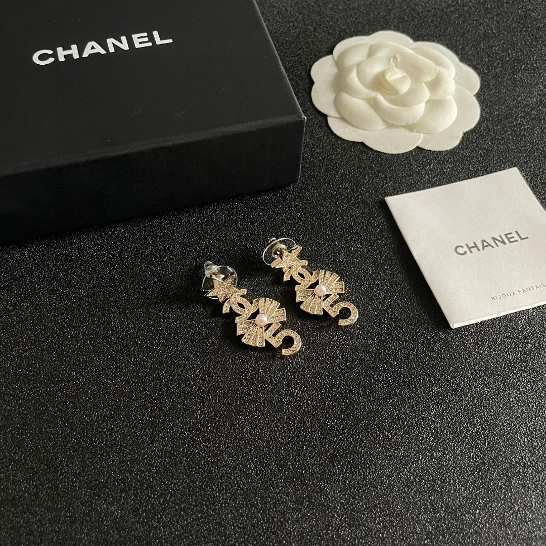  Chanel香奈儿 中古 耳钉👀小香家的款式真心无需多介绍😘🎶每一款都超好看，精致大方，非常显气质