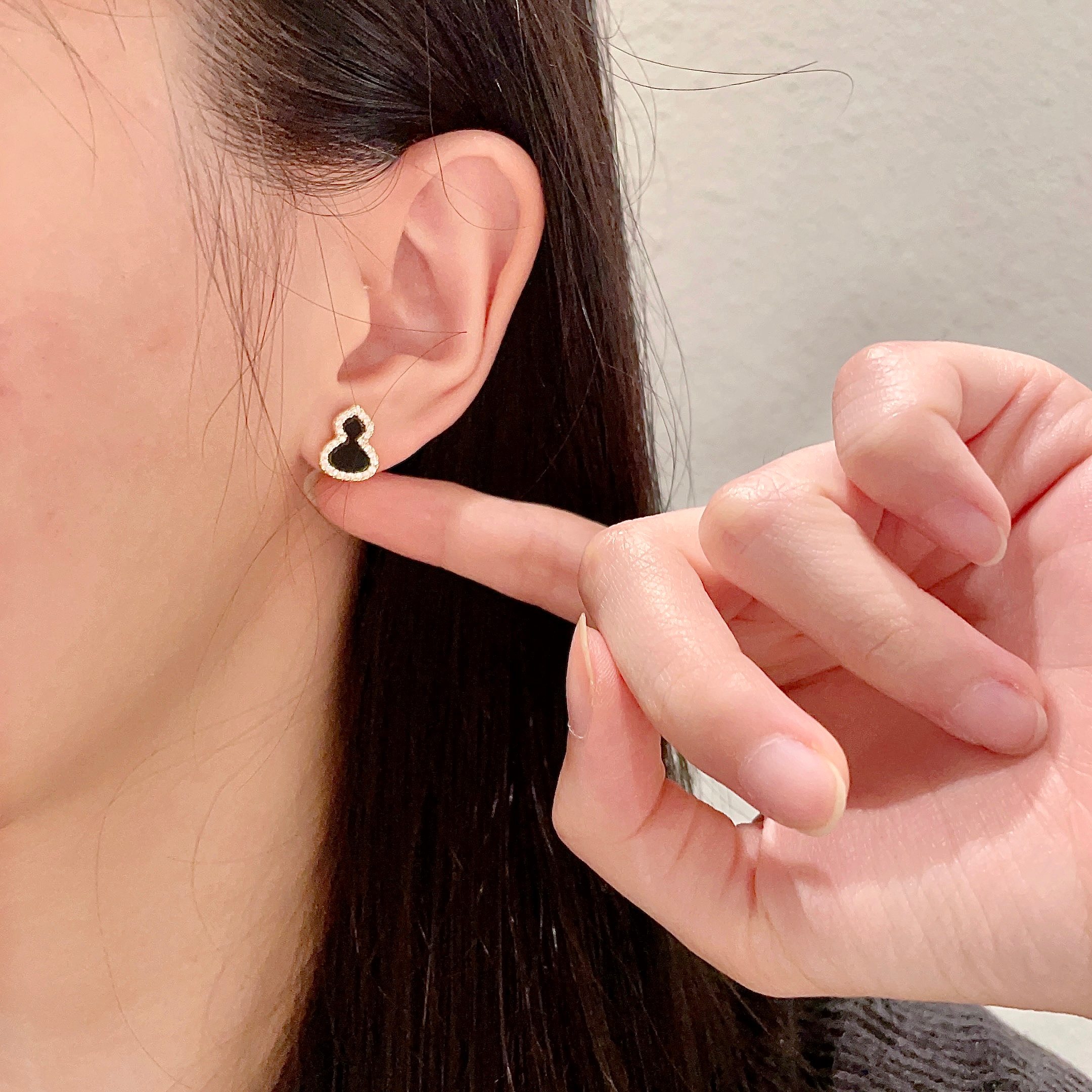 Qeelin Kirin Mini Gourd earrings 18k rose gold black onyx white diamonds mini stud