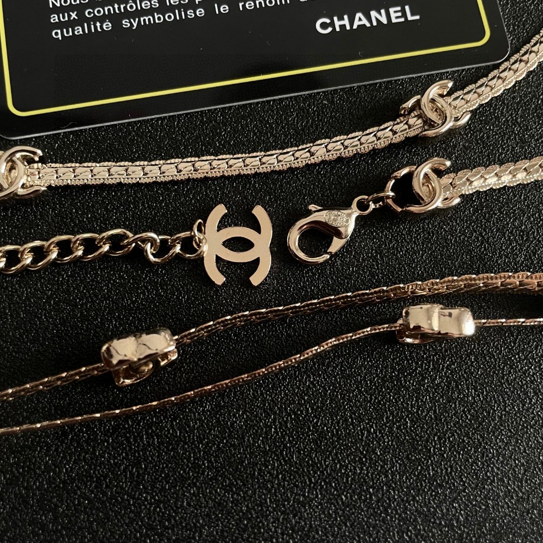  Chanel香奈儿 中古 字母项链👀小香家的款式真心无需多介绍😘🎶每一款都超好看，精致大方，非常显气质