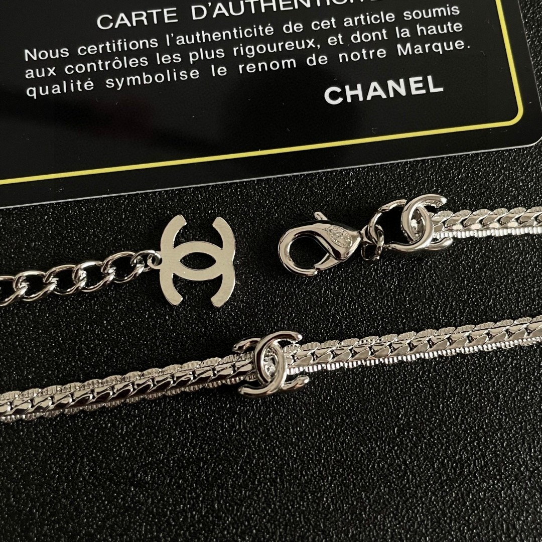  Chanel香奈儿 中古 字母项链👀小香家的款式真心无需多介绍😘🎶每一款都超好看，精致大方，非常显气质
