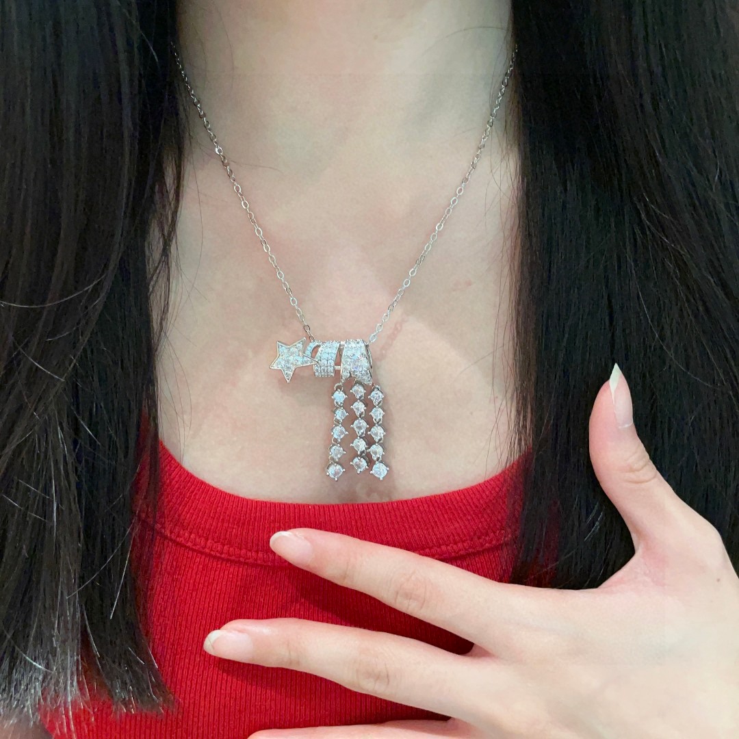  Chanel香奈儿 中古 字母项链👀小香家的款式真心无需多介绍😘🎶每一款都超好看，精致大方，非常显气质