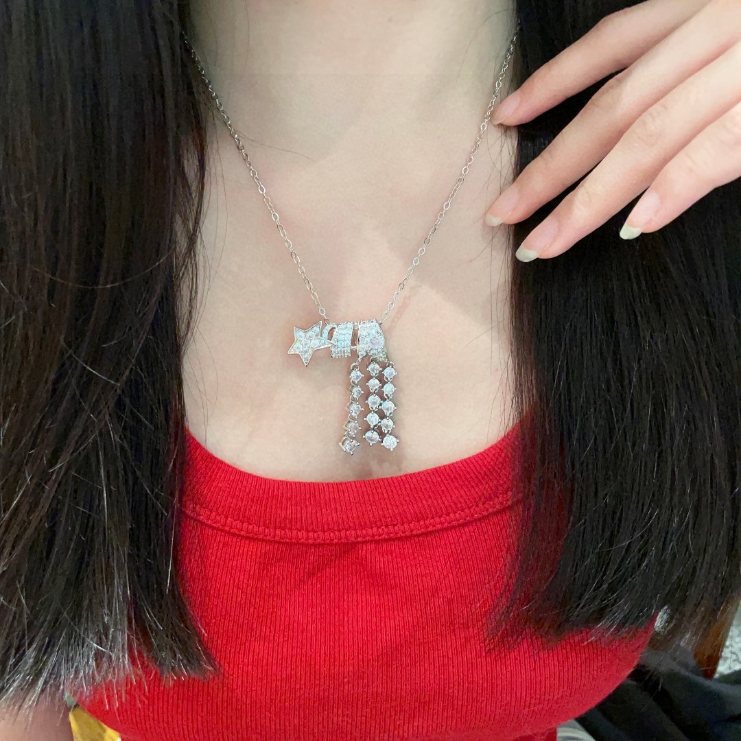  Chanel香奈儿 中古 字母项链👀小香家的款式真心无需多介绍😘🎶每一款都超好看，精致大方，非常显气质