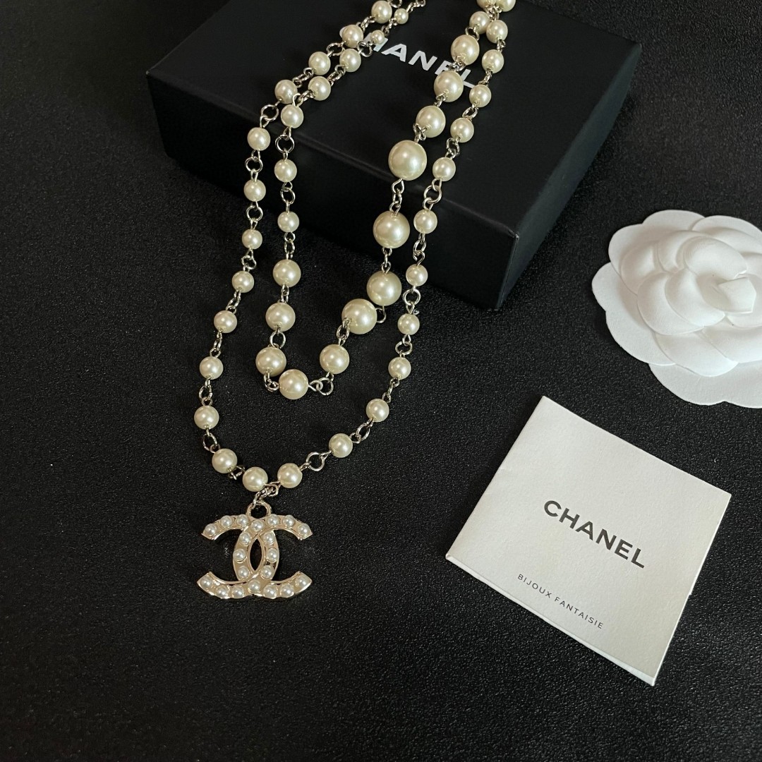  Chanel香奈儿 中古 字母项链👀小香家的款式真心无需多介绍😘🎶每一款都超好看，精致大方，非常显气质