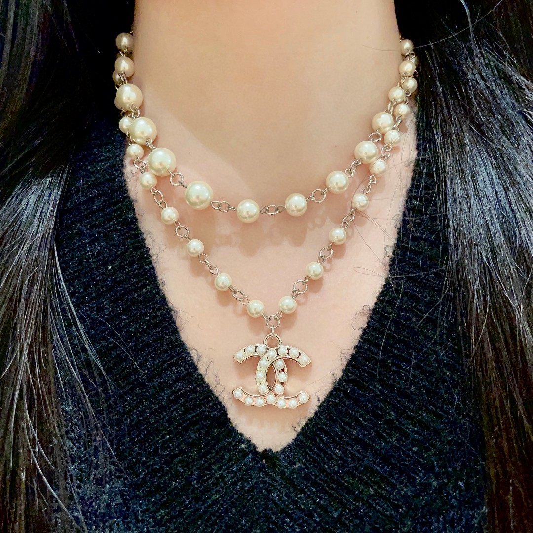  Chanel香奈儿 中古 字母项链👀小香家的款式真心无需多介绍😘🎶每一款都超好看，精致大方，非常显气质