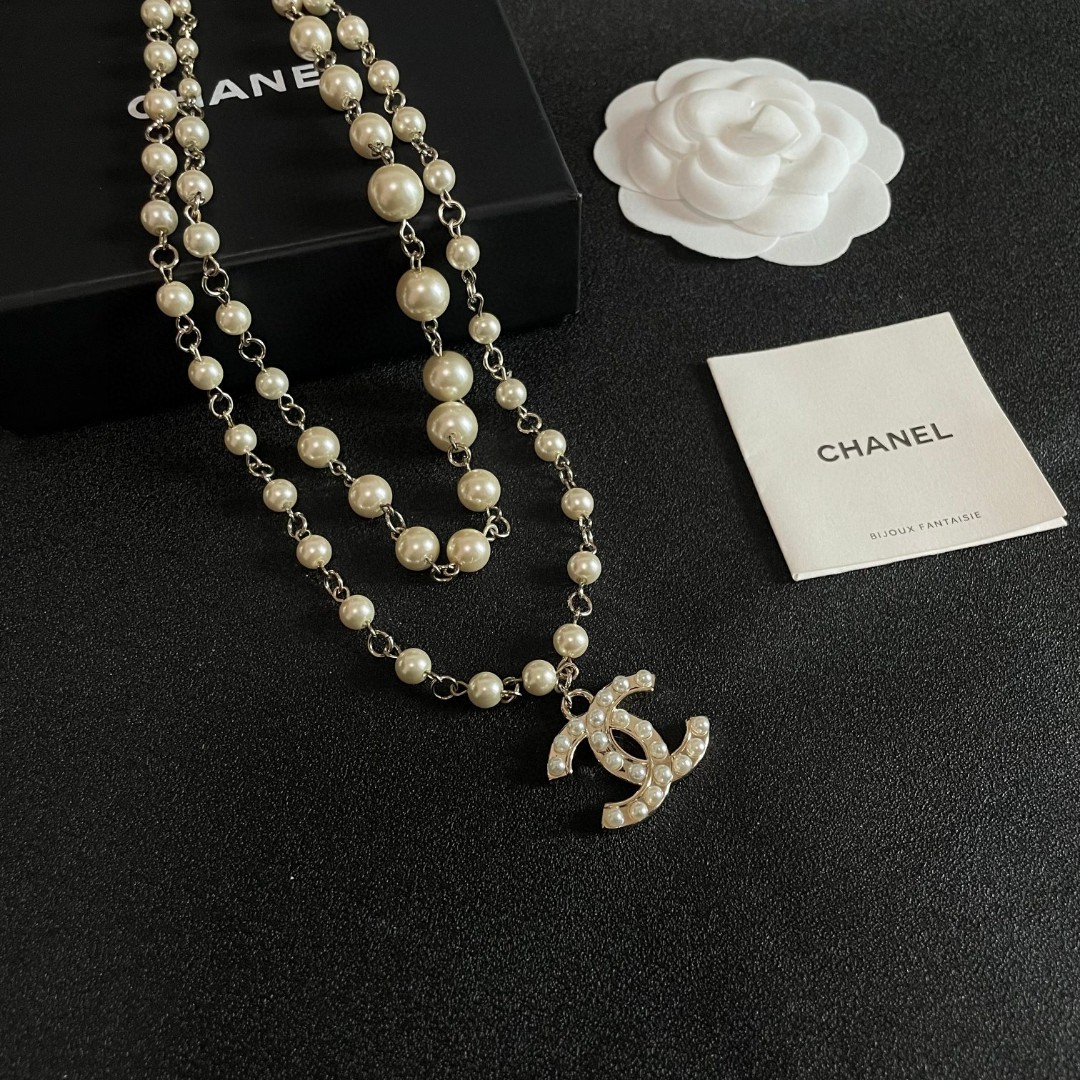  Chanel香奈儿 中古 字母项链👀小香家的款式真心无需多介绍😘🎶每一款都超好看，精致大方，非常显气质