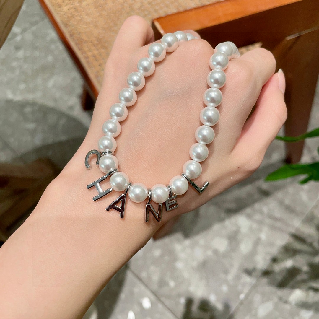 Chanel香奈儿 中古 项链👀小香家的款式真心无需多介绍😘🎶每一款都超好看，精致大方，非常显气质.