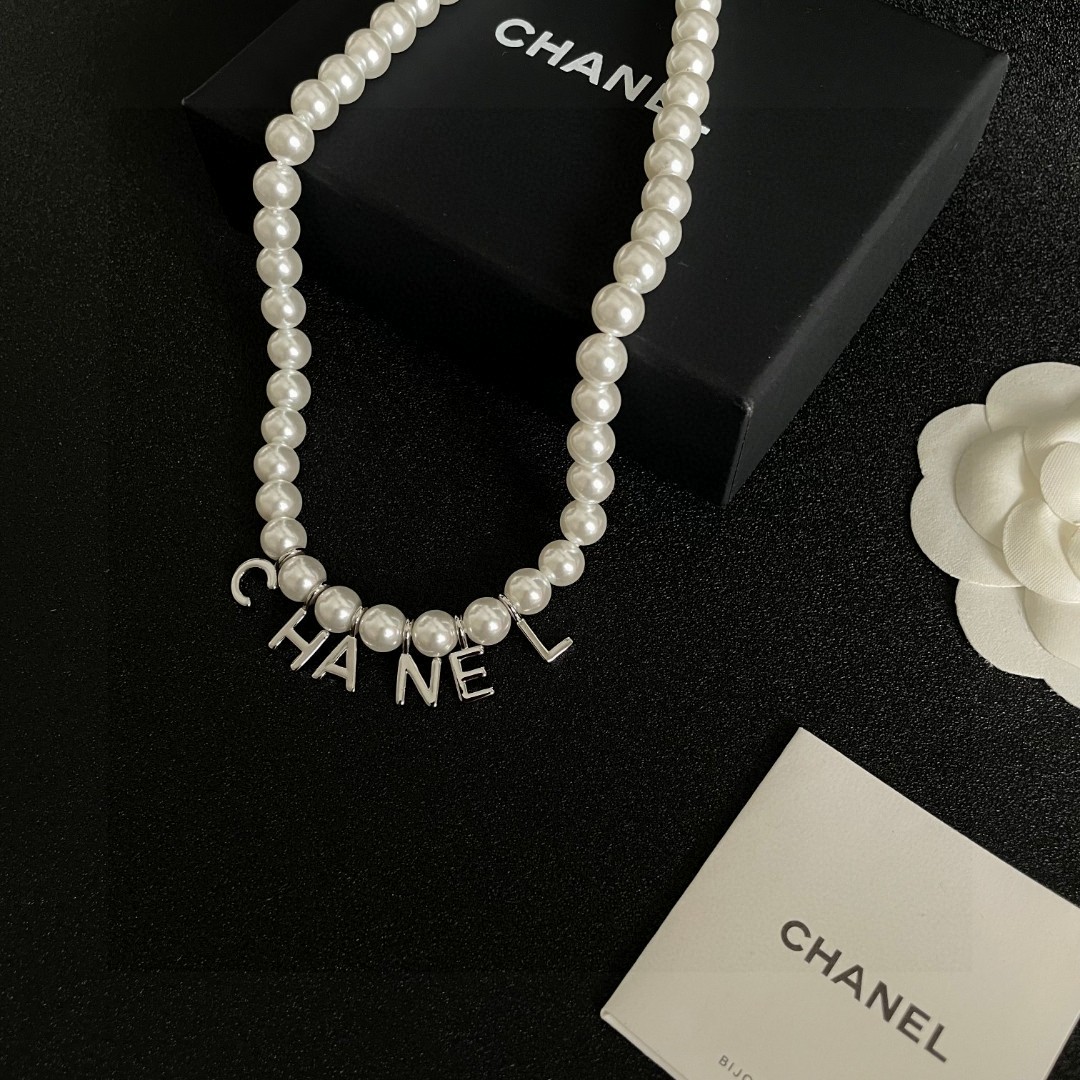  Chanel香奈儿 中古 项链👀小香家的款式真心无需多介绍😘🎶每一款都超好看，精致大方，非常显气质.