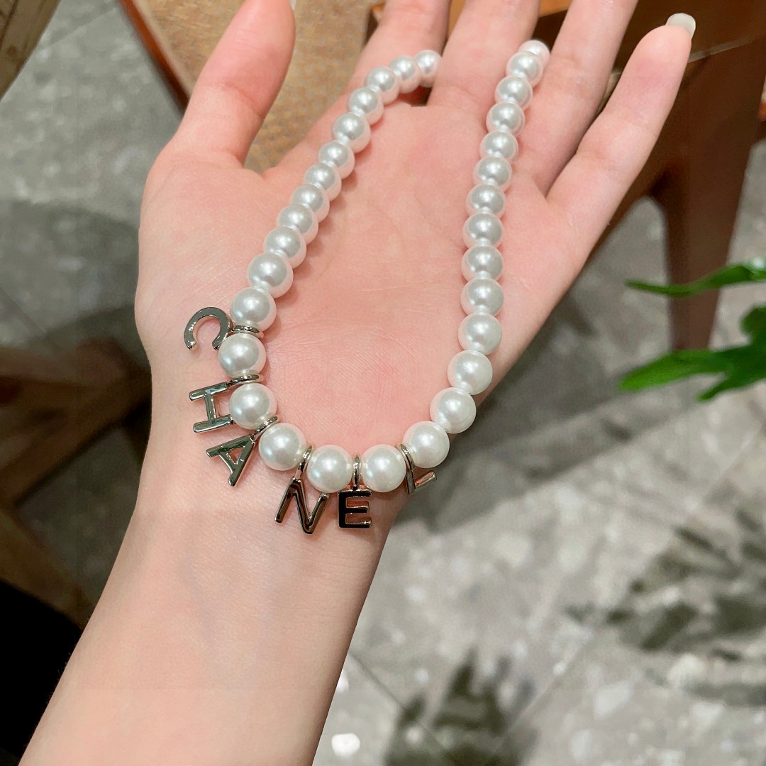  Chanel香奈儿 中古 项链👀小香家的款式真心无需多介绍😘🎶每一款都超好看，精致大方，非常显气质.
