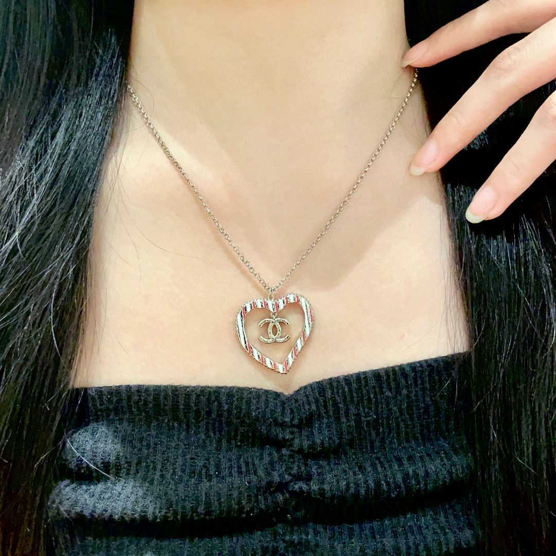  Chanel香奈儿 中古 项链👀小香家的款式真心无需多介绍😘🎶每一款都超好看，精致大方，非常显气质.