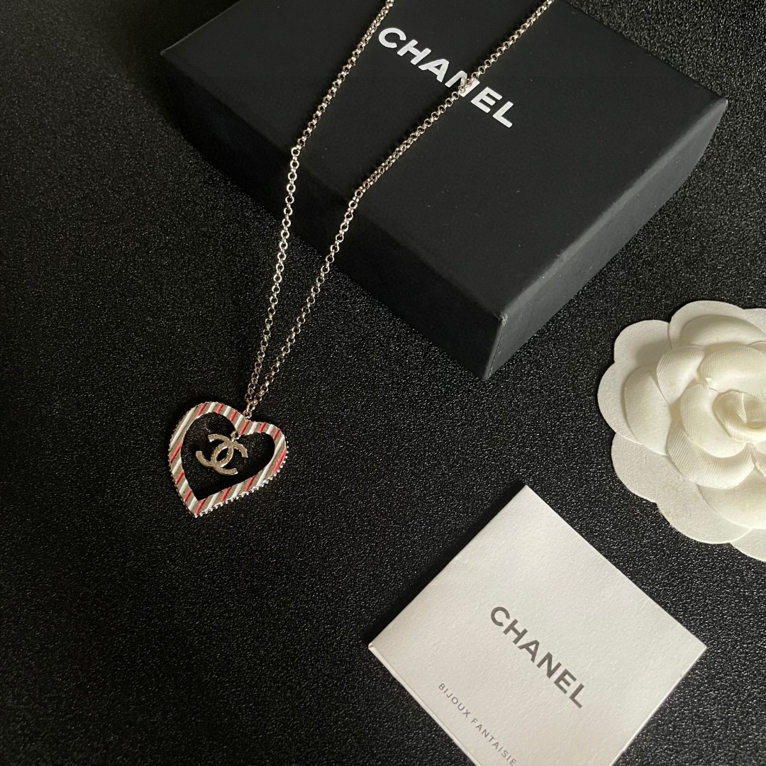  Chanel香奈儿 中古 项链👀小香家的款式真心无需多介绍😘🎶每一款都超好看，精致大方，非常显气质.