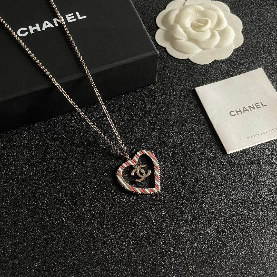  Chanel香奈儿 中古 项链👀小香家的款式真心无需多介绍😘🎶每一款都超好看，精致大方，非常显气质.