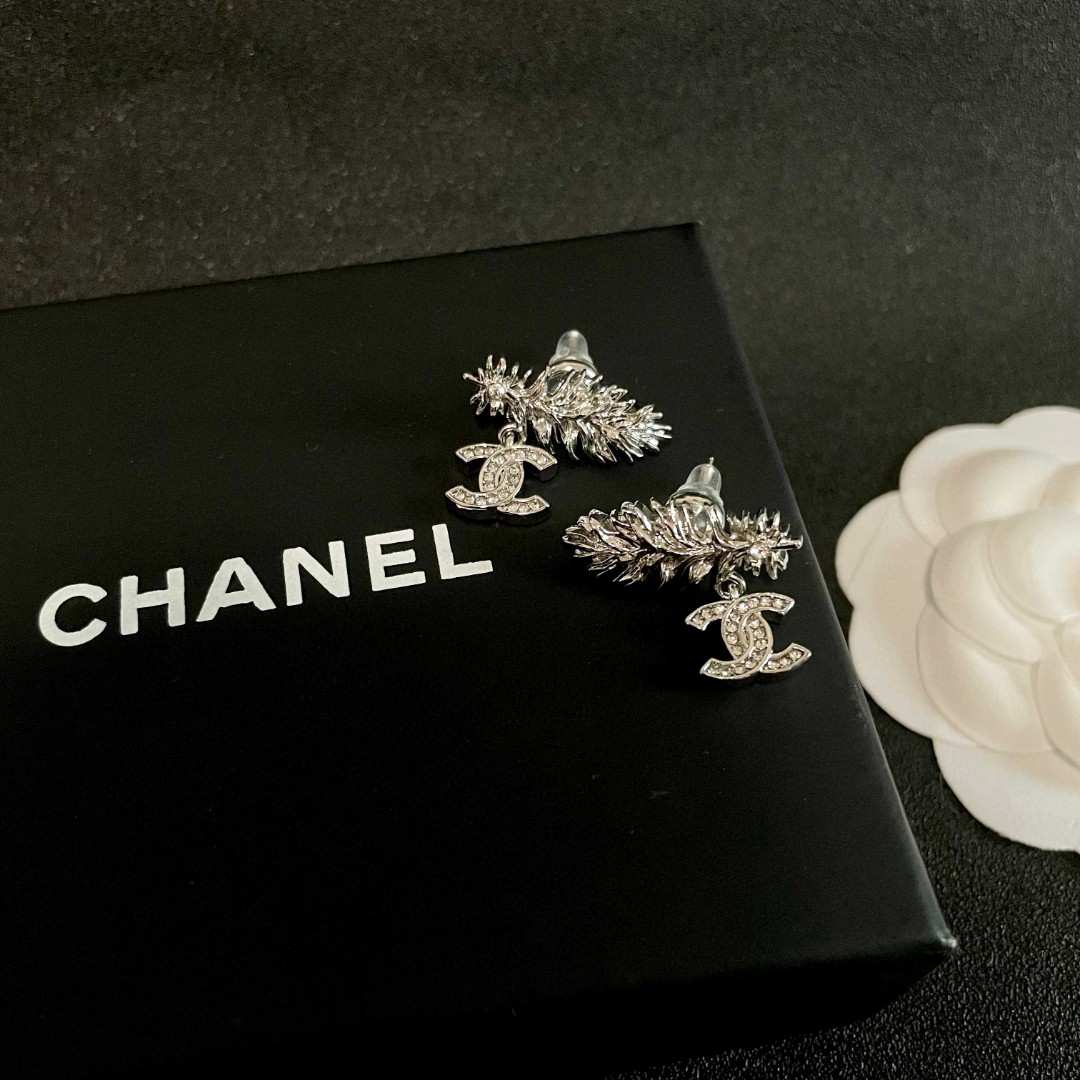  Chanel香奈儿 中古 双C耳钉👀原版复刻logo 小香家的款式真心无需多介绍😘🎶每一款都超好看，精