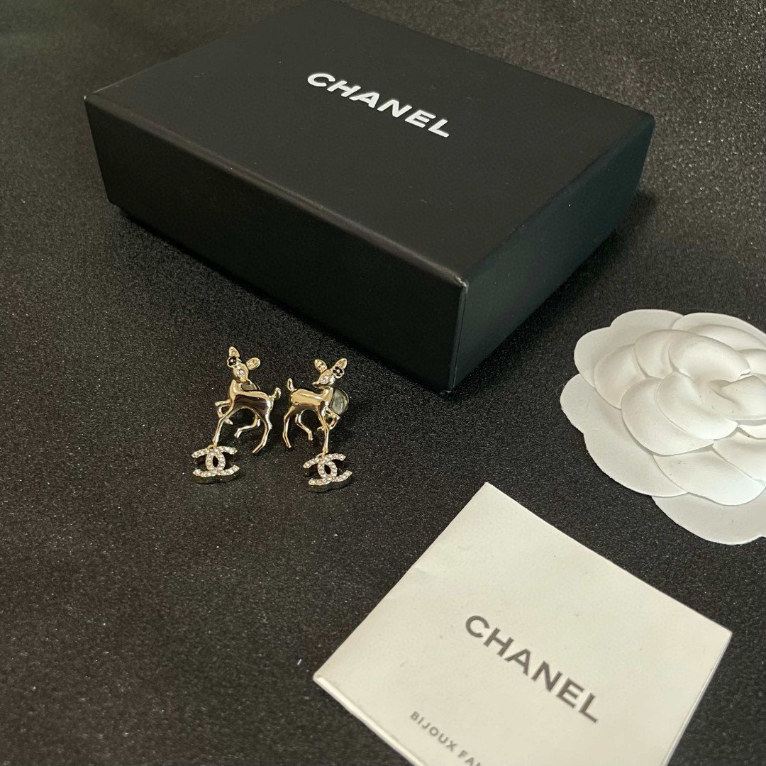  Chanel香奈儿 中古 双C耳钉👀原版复刻logo 小香家的款式真心无需多介绍😘🎶每一款都超好看，精