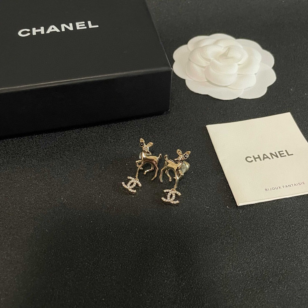  Chanel香奈儿 中古 双C耳钉👀原版复刻logo 小香家的款式真心无需多介绍😘🎶每一款都超好看，精