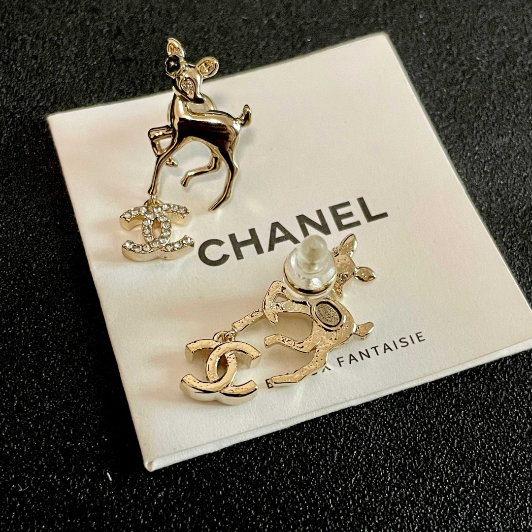  Chanel香奈儿 中古 双C耳钉👀原版复刻logo 小香家的款式真心无需多介绍😘🎶每一款都超好看，精