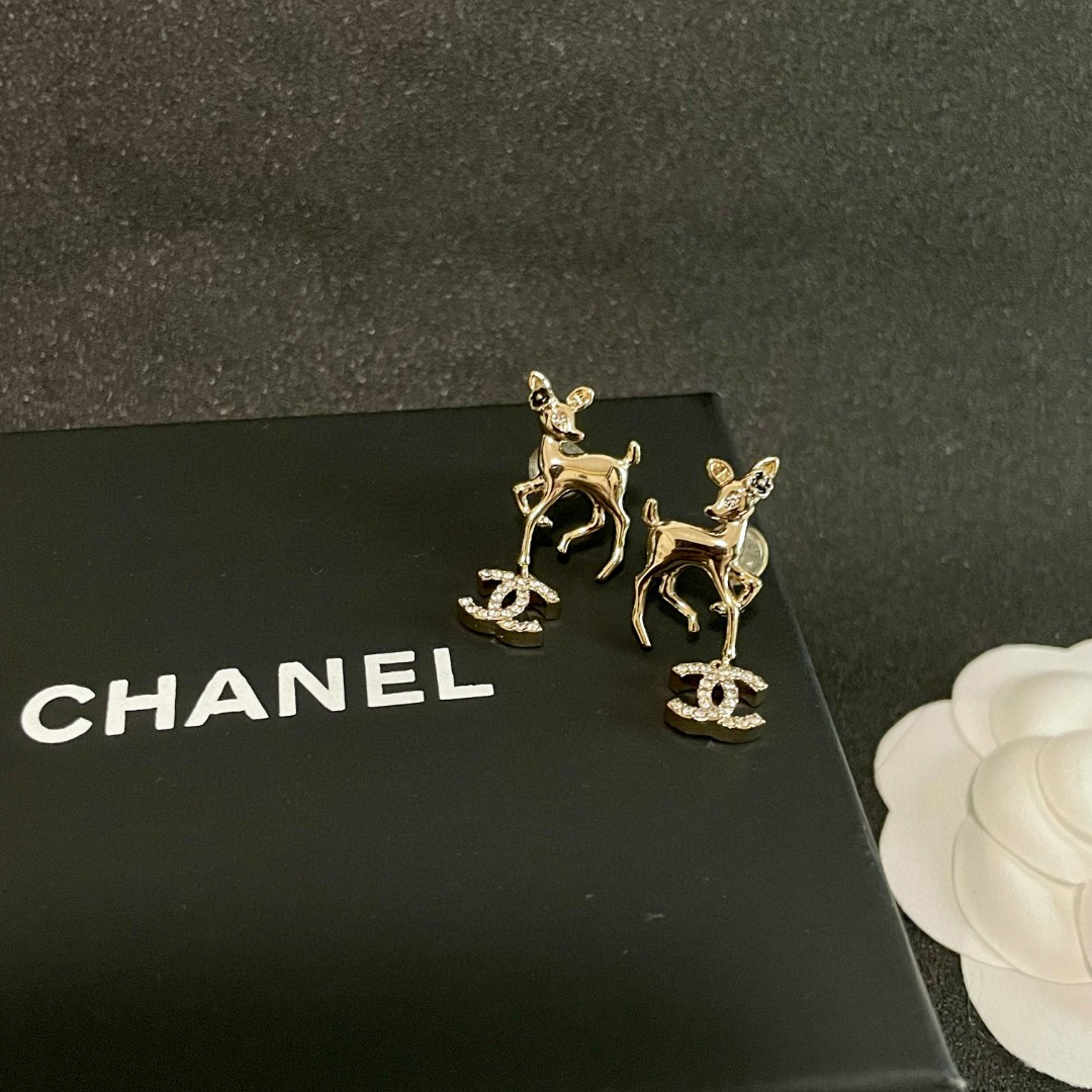  Chanel香奈儿 中古 双C耳钉👀原版复刻logo 小香家的款式真心无需多介绍😘🎶每一款都超好看，精