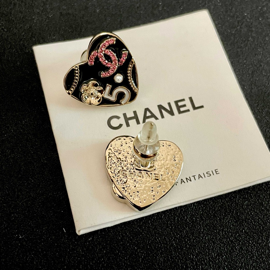  Chanel香奈儿 中古 双C耳钉👀原版复刻logo 小香家的款式真心无需多介绍😘🎶每一款都超好看，精