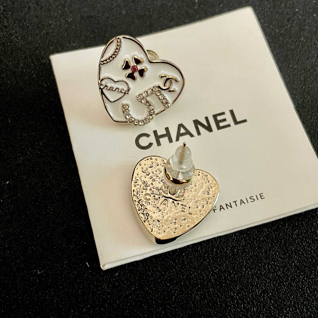  Chanel香奈儿 中古 双C耳钉👀原版复刻logo 小香家的款式真心无需多介绍😘🎶每一款都超好看，精