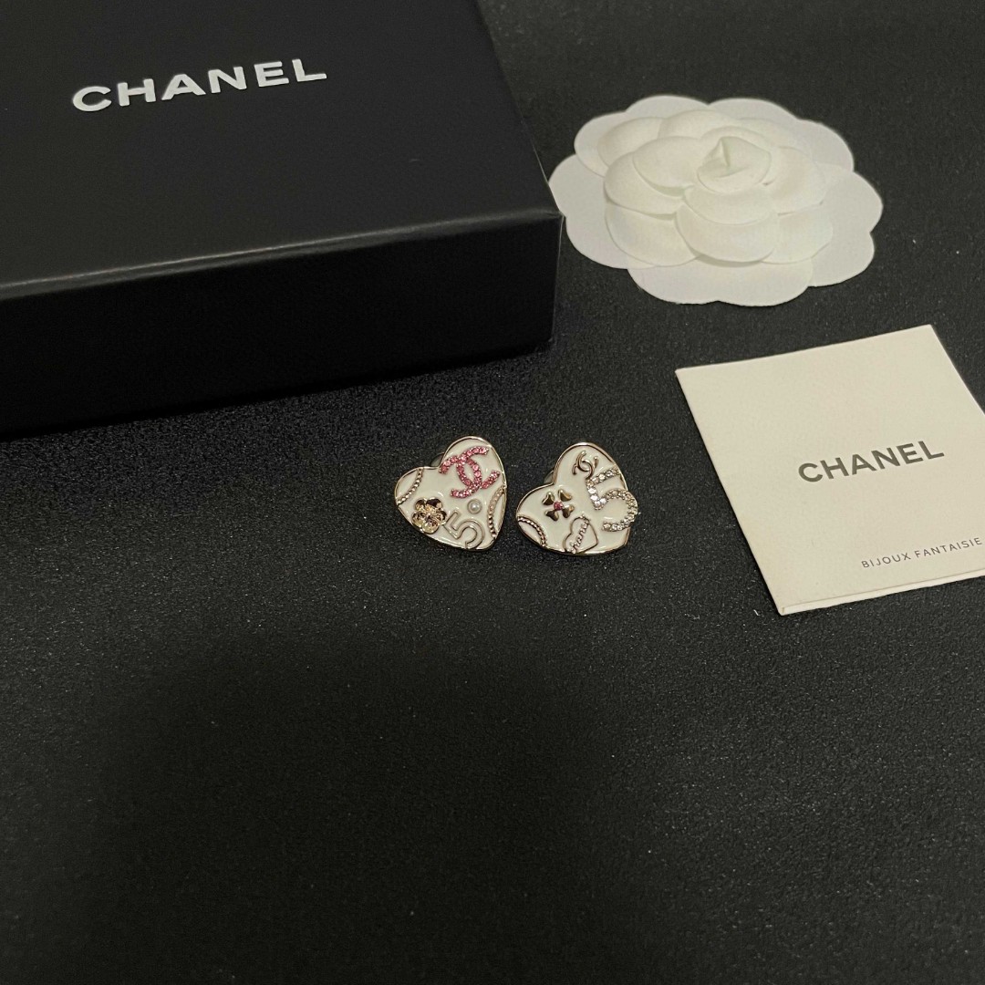  Chanel香奈儿 中古 双C耳钉👀原版复刻logo 小香家的款式真心无需多介绍😘🎶每一款都超好看，精