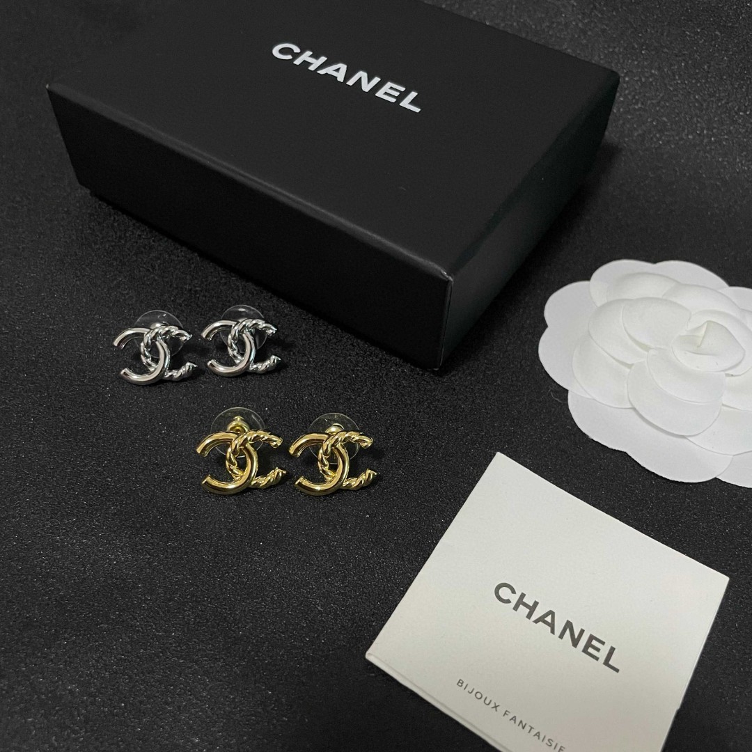  Chanel香奈儿 中古 双C耳钉👀小香家的款式真心无需多介绍😘🎶每一款都超好看，精致大方，非常显气质