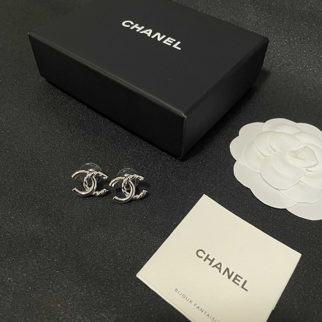  Chanel香奈儿 中古 双C耳钉👀小香家的款式真心无需多介绍😘🎶每一款都超好看，精致大方，非常显气质